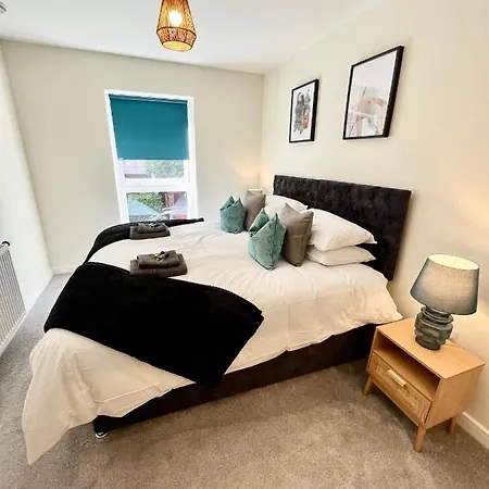 Modern Quayside Apartment: Historic Dockyard Views & Amenities Portsmouth Exterior photo