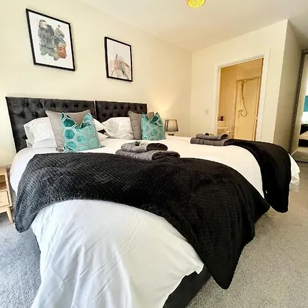 Modern Quayside Apartment: Historic Dockyard Views & Amenities Portsmouth Exterior photo