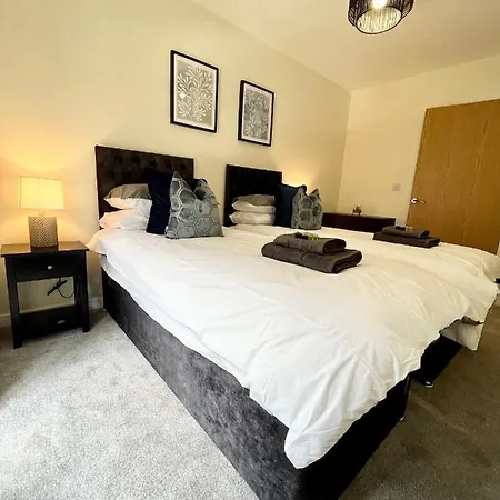 Modern Quayside Apartment: Historic Dockyard Views & Amenities Portsmouth Exterior photo