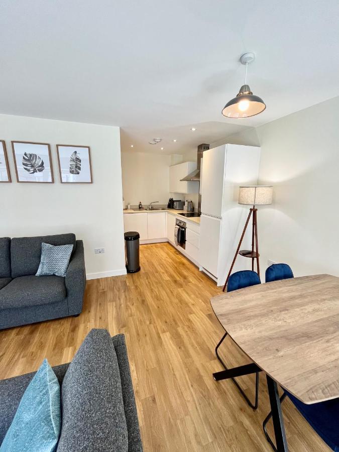 Appartamento Modern Spacious 2 Bed Apartment, Close To Gunwharf Quays & Historic Dockyard - Balcony, Smart Tv, Free Parking, Wifi, Double Or Single Beds